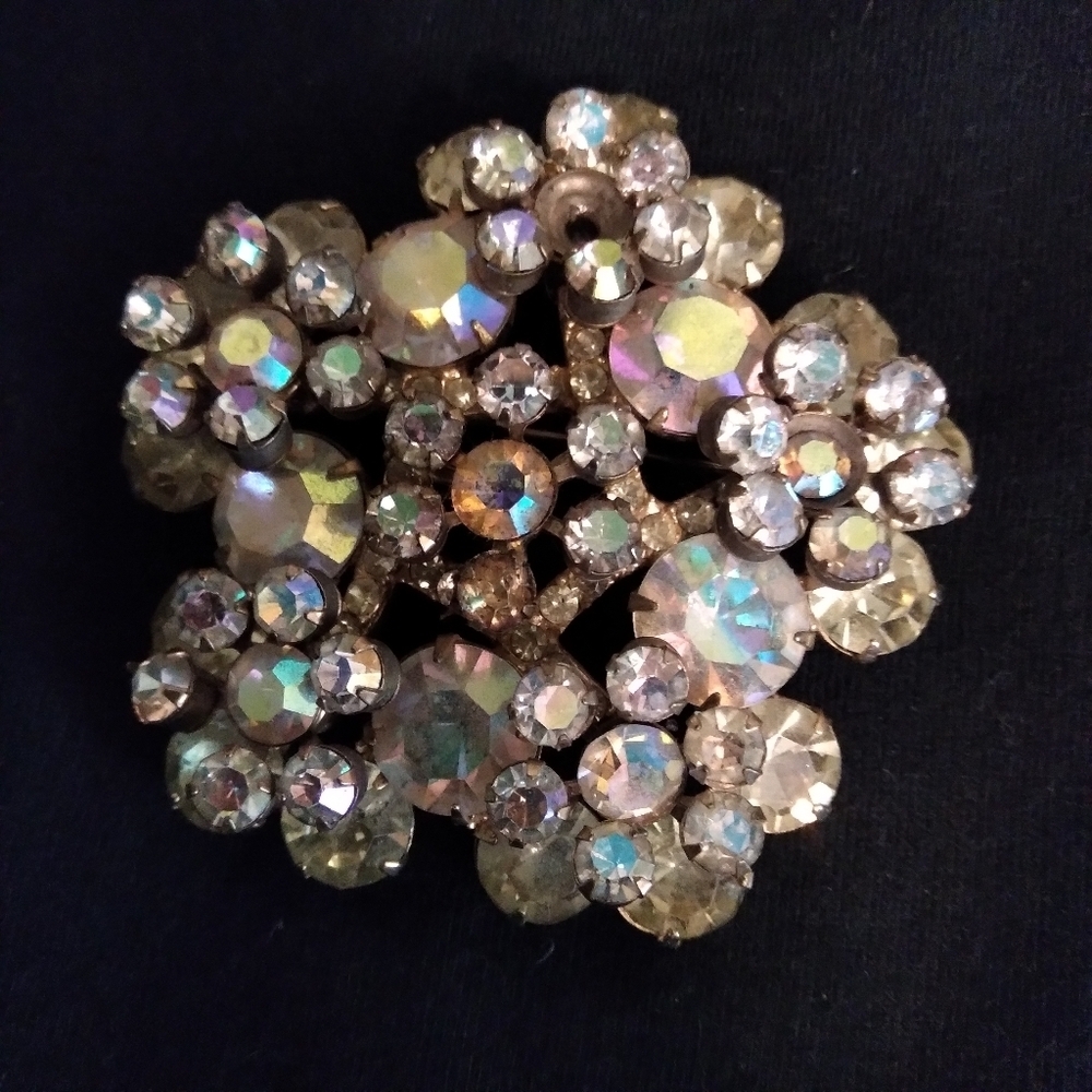 Vintage Juliana Snowflake Pin 51$